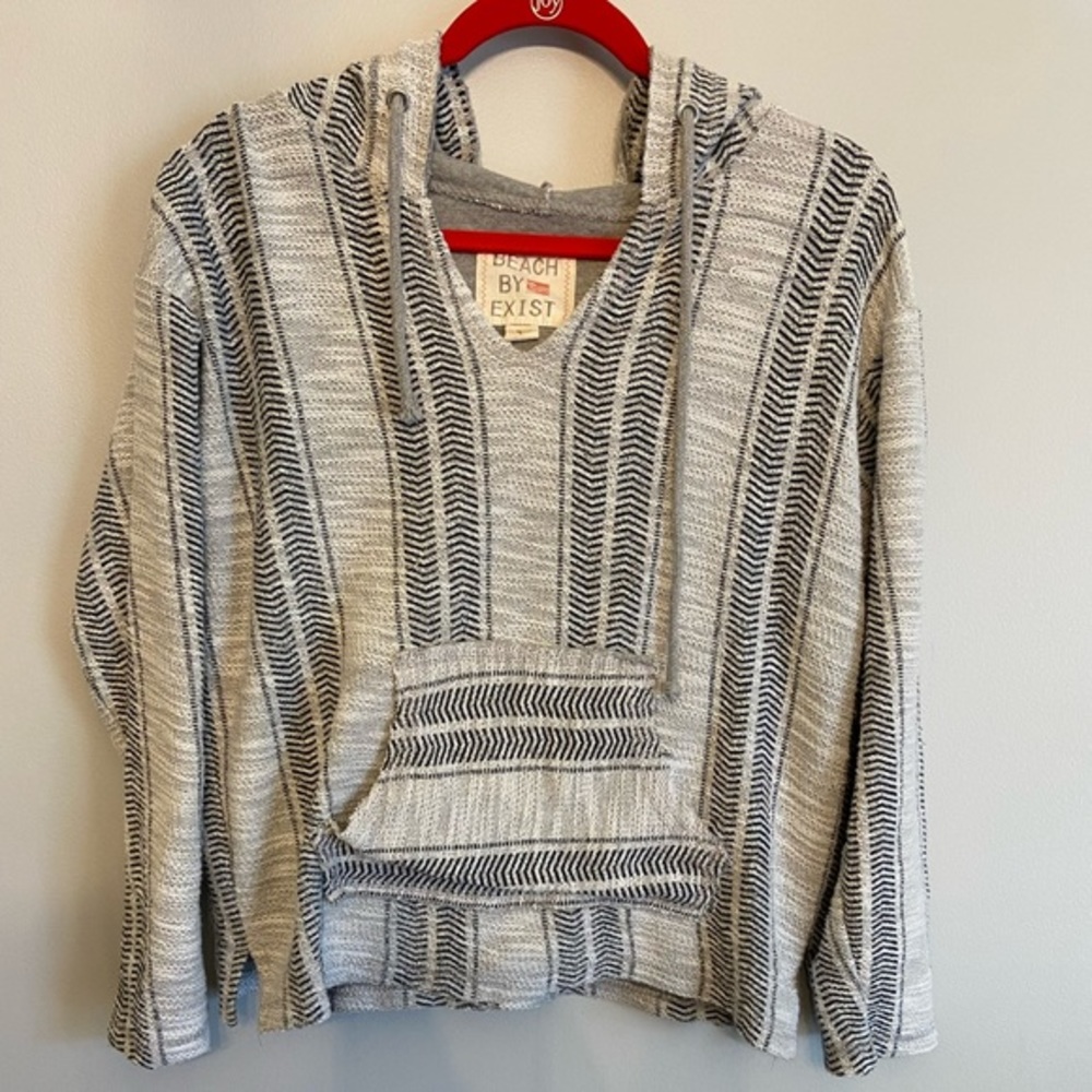 Beach by Exist hooded V-Neck